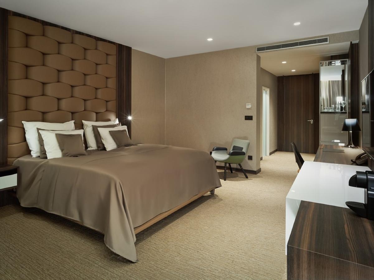 Theatre Hotel Όλομουτς Εξωτερικό φωτογραφία