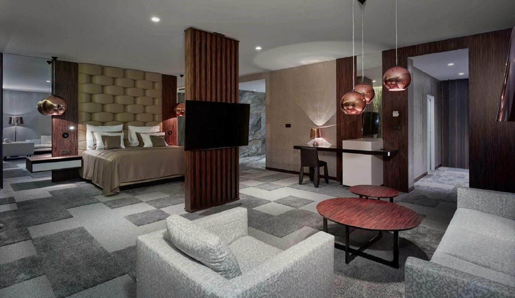 Theatre Hotel Όλομουτς Εξωτερικό φωτογραφία